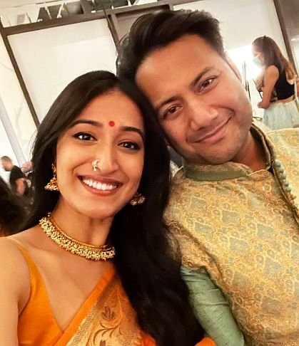 Roshni Tailor Image With Her Husband